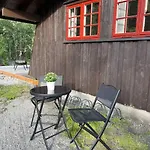 Nyaraló Koselig Med Uteplas Ved Hallingdalselva *